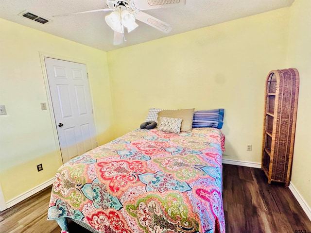 bedroom featuring a textured ceiling, dark hardwood / wood-style flooring, and ceiling fan