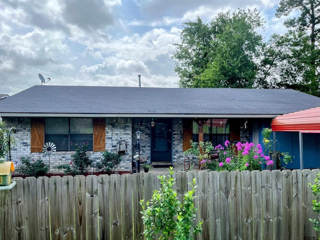 219 Lockhart St, Pittsburg, TX 75686 - view of front of house with a fenced front yard and covered porch