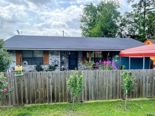 219 Lockhart St, Pittsburg, TX 75686 - view of front facade featuring a fenced front yard and covered porch