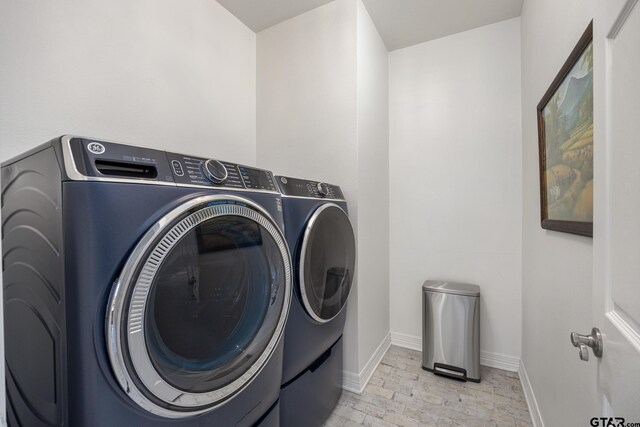 110 Carmel, Bullard, TX 75757 - laundry room with washing machine and dryer and baseboards