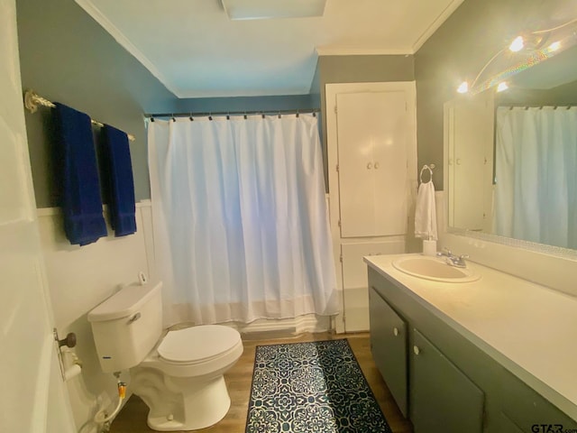 710 N 6th St, Crockett, TX 75835 - full bath featuring vanity, toilet, shower / bath combination with curtain, wood finished floors, and ornamental molding