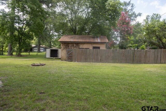700 E Main, Whitehouse, TX 75791 - view of yard with an outbuilding