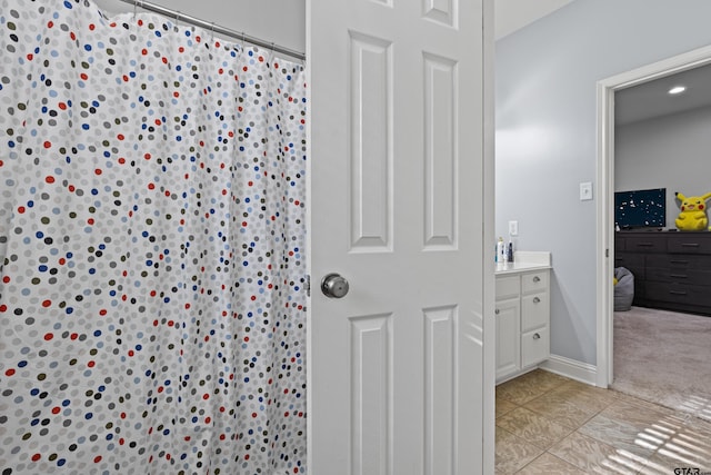 5201 Whitaker Cir, Longview, TX 75605 - full bathroom featuring vanity and curtained shower