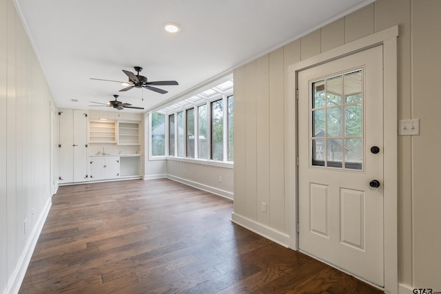 entrance foyer with dark wood finished floors, baseboards, crown molding, and ceiling fan