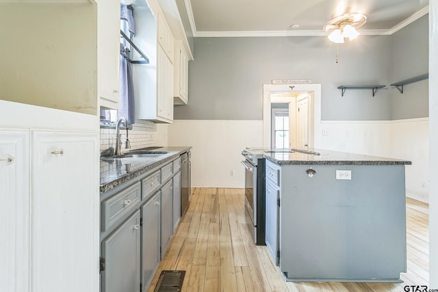 293 S Barron, Rusk, TX 75785 - kitchen featuring stainless steel appliances, ceiling fan, gray cabinets, ornamental molding, and healthy amount of natural light