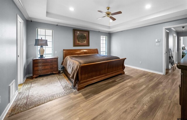 1261 Luann Ln, Tyler, TX 75703 - living area featuring recessed lighting, crown molding, ceiling fan, and wood finished floors