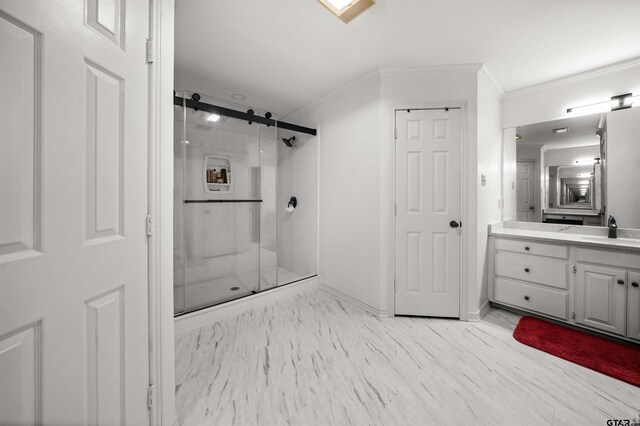 1261 Luann Ln, Tyler, TX 75703 - bedroom with wood finished floors, a tray ceiling, visible vents, baseboards, and recessed lighting