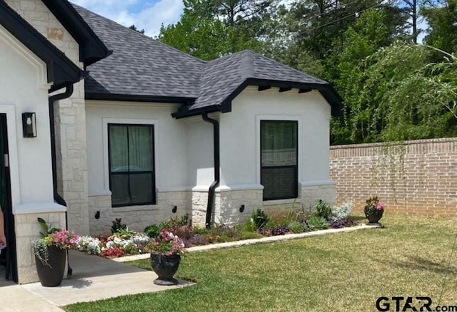 exterior space featuring a front lawn