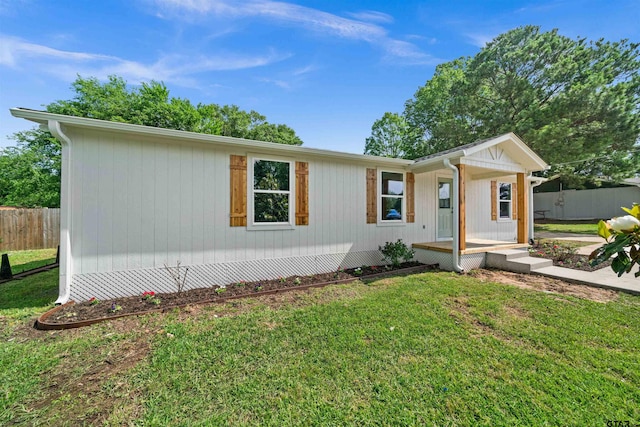 view of front of home with a front lawn