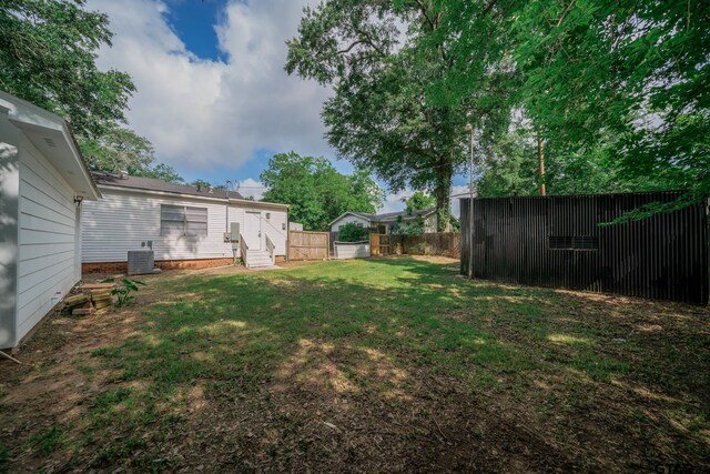 1021 N Montgomery St, Gilmer, TX 75644 - view of yard with entry steps