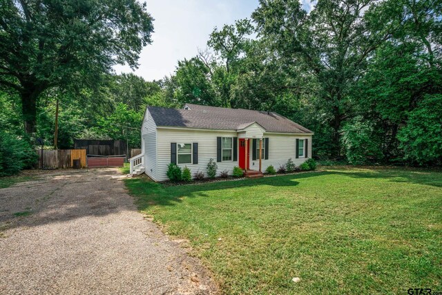 1021 N Montgomery St, Gilmer, TX 75644 - view of front facade featuring gravel driveway