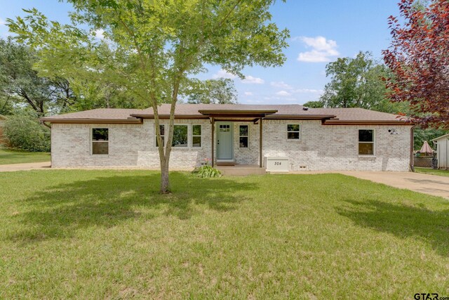 304 Hanks St, Whitehouse, TX 75791 - ranch-style home with brick siding and a front yard