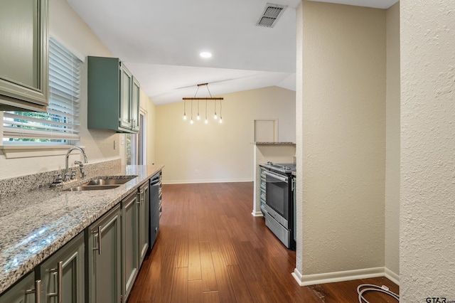 kitchen with sink, appliances with stainless steel finishes, green cabinetry, lofted ceiling, and dark wood-type flooring