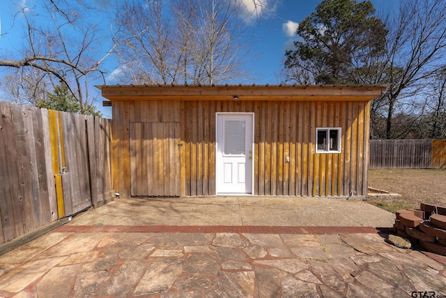 view of outdoor structure with an outbuilding and a fenced backyard