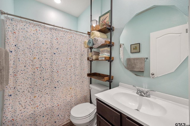 901 Martin St, Chandler, TX 75758 - full bath featuring vanity and a shower with shower curtain