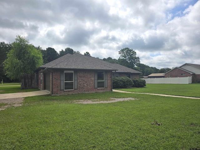 307 Bob White St, Pittsburg, TX 75686 - photo 4