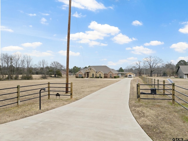 view of home's community featuring a rural view