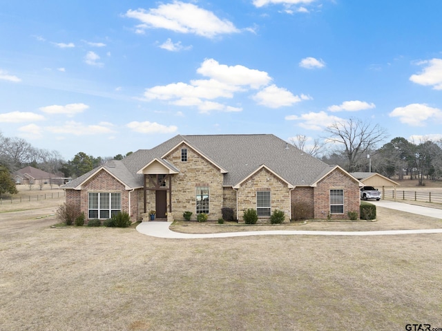 view of front of house featuring a front yard