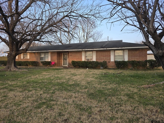 single story home featuring a front lawn