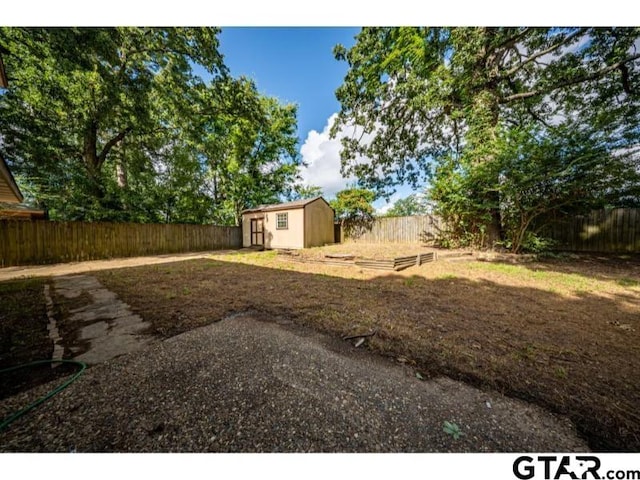 411 Lakeview St, Whitehouse, TX 75791 - fenced backyard with a storage unit