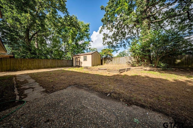 411 Lakeview St, Whitehouse, TX 75791 - fenced backyard with a storage shed
