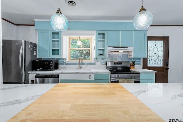 488 Omaha Dr, Omaha, TX 75571 - kitchen featuring appliances with stainless steel finishes, under cabinet range hood, ornamental molding, a sink, and backsplash