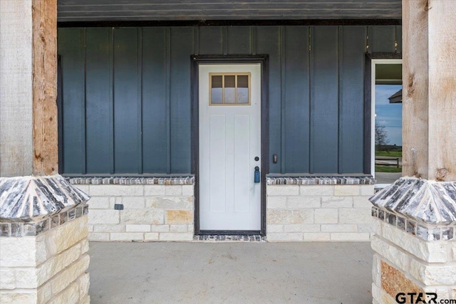 view of property entrance