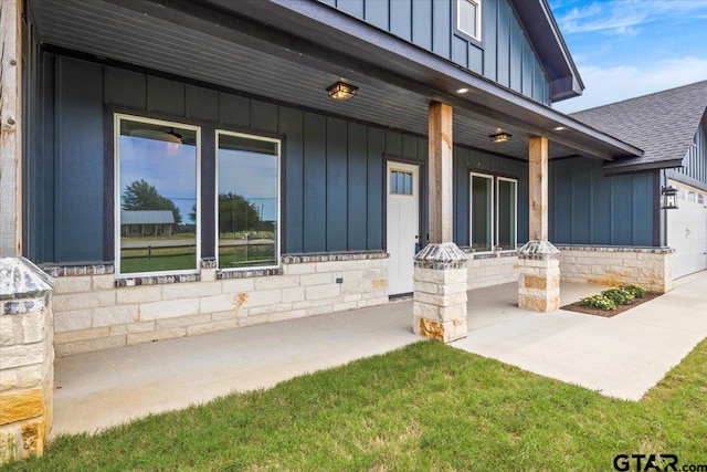 entrance to property featuring a yard