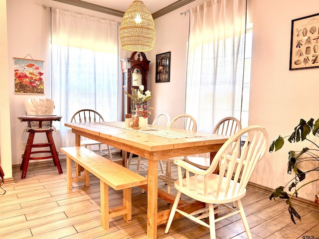 dining area with crown molding