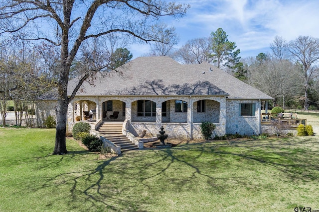 view of front facade with a front yard