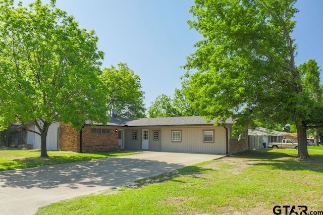 12595 Oneall St, Tyler, TX 75704 - ranch-style house featuring driveway and a front lawn