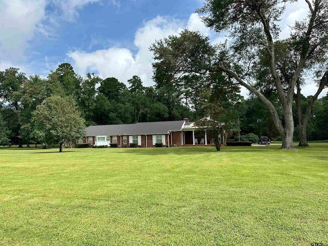 single story home featuring a front yard