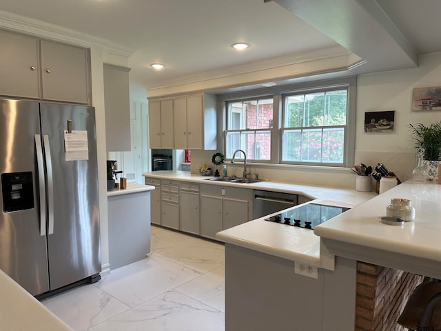 kitchen featuring sink, kitchen peninsula, appliances with stainless steel finishes, crown molding, and gray cabinets