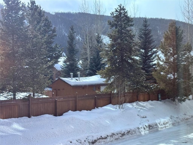 view of yard layered in snow