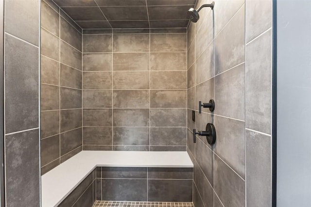 bathroom featuring tiled shower