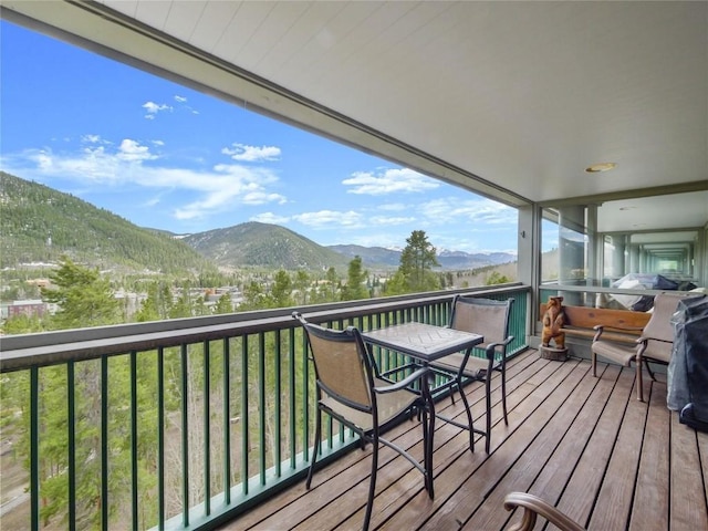 balcony featuring a mountain view