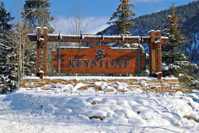 community sign featuring a mountain view