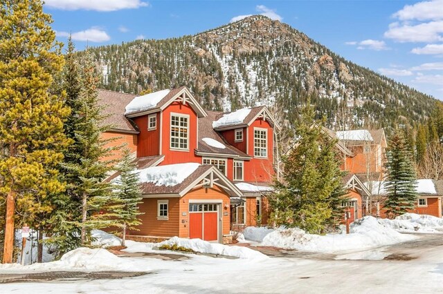 view of front of property with a garage and a mountain view