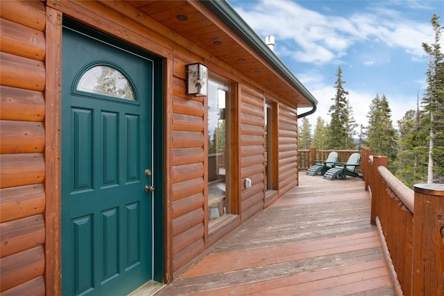 entrance to property featuring a porch