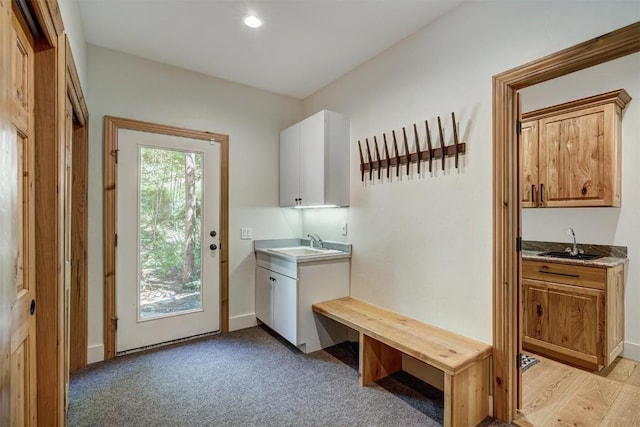 mudroom with plenty of natural light, a sink, indoor wet bar, and light colored carpet