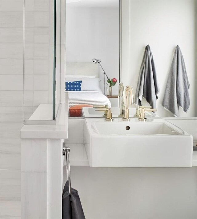 bathroom featuring sink