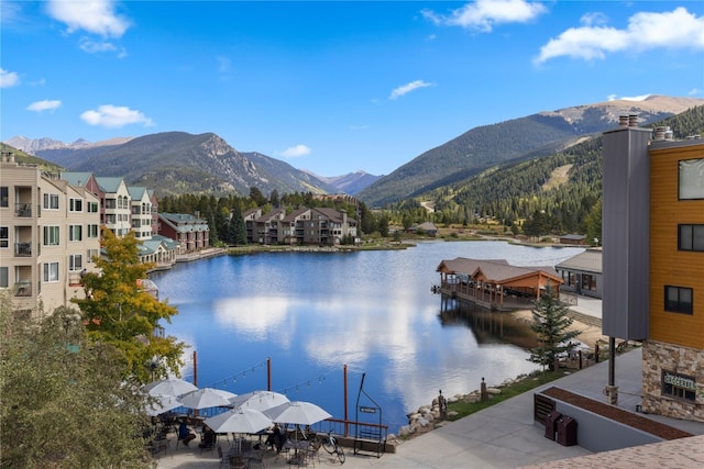 water view with a mountain view