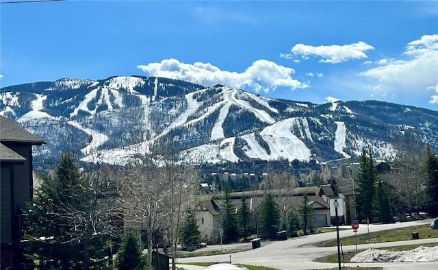 property view of mountains