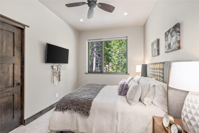 bedroom with ceiling fan