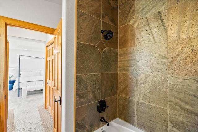 bathroom featuring tiled shower / bath