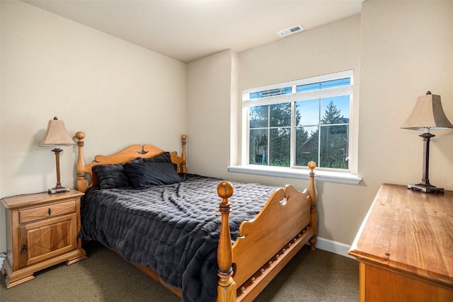 bedroom with carpet flooring