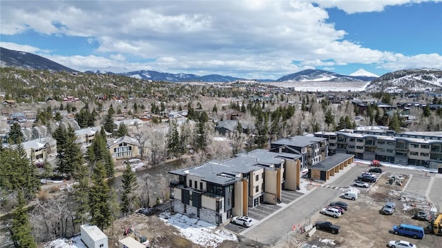 bird's eye view featuring a residential view and a mountain view