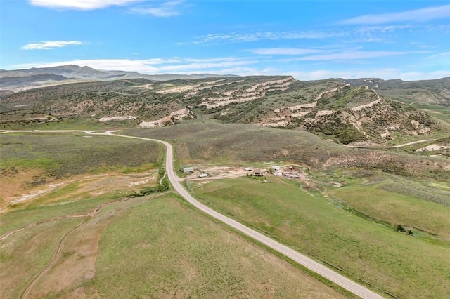 bird's eye view with a mountain view