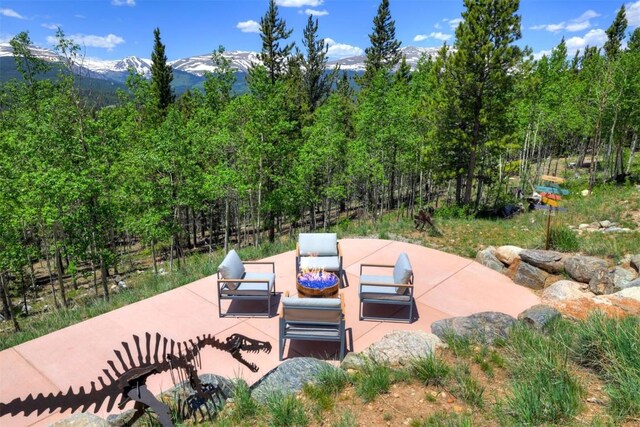 view of patio / terrace featuring a mountain view and an outdoor hangout area