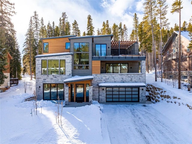 view of front of house with a balcony